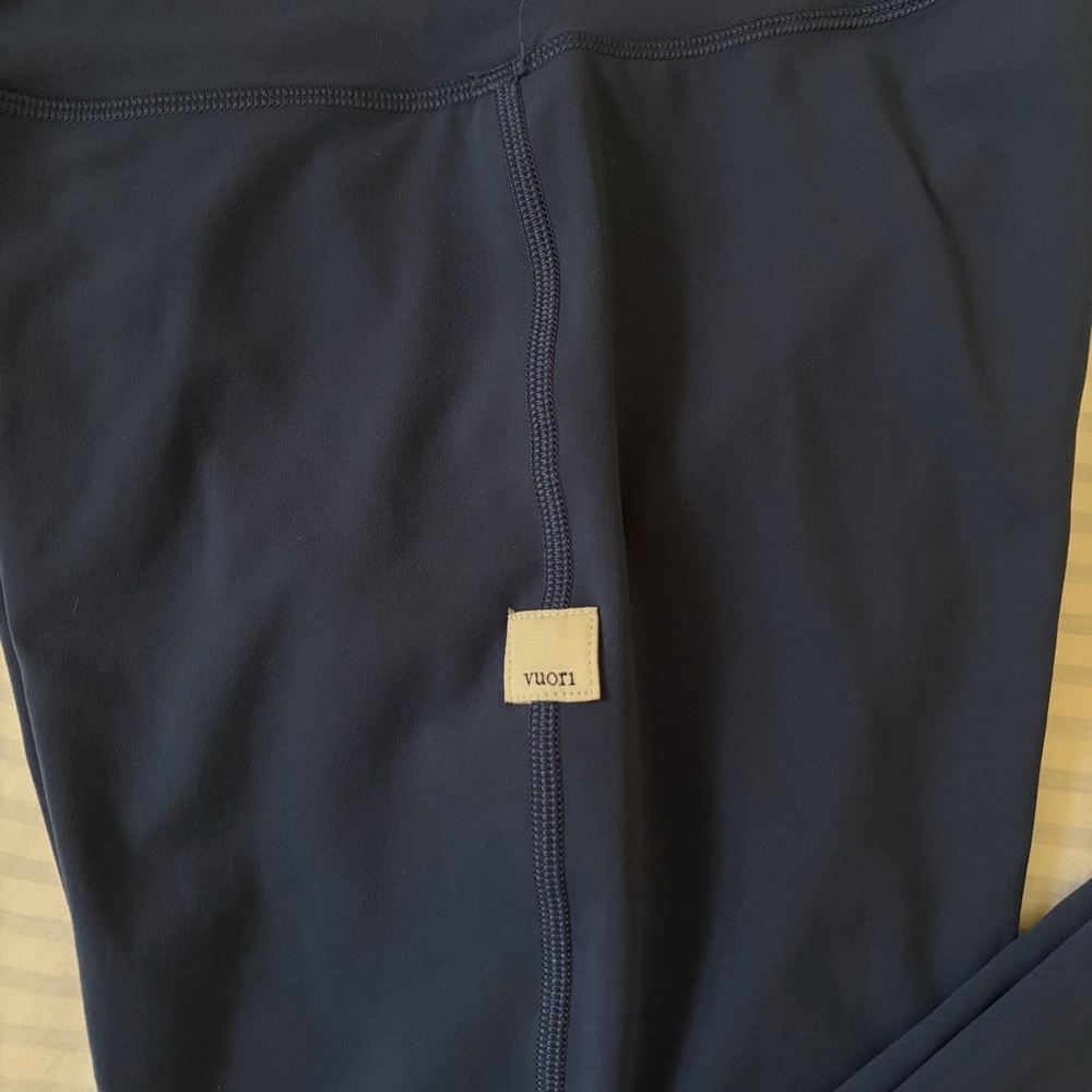 Vuori Daily Form Leggings in Blue - Picture 5 of 6
